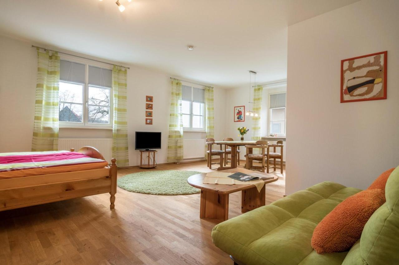 Ferienwohnung Am Schloss Heiligenborn Esterno foto