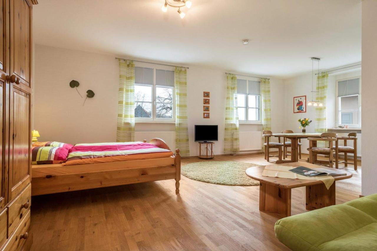 Ferienwohnung Am Schloss Heiligenborn Esterno foto